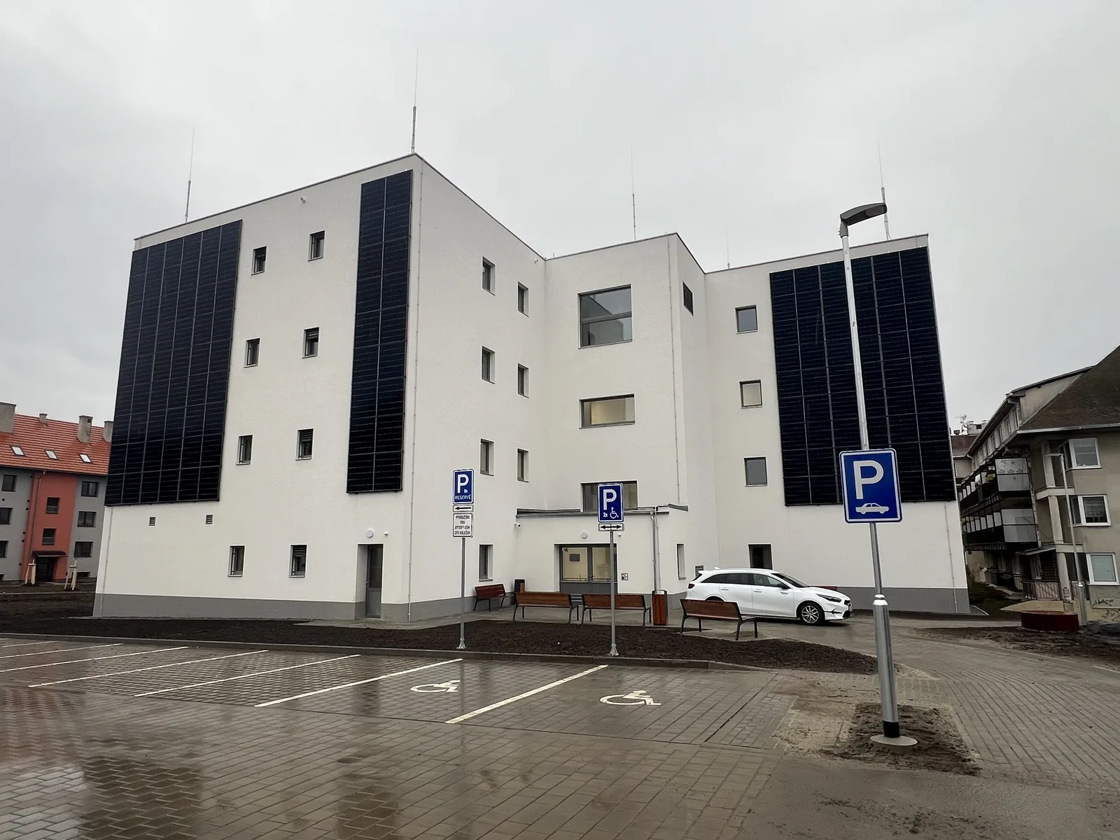 Building with large photovoltaic modules integrated into the facade
