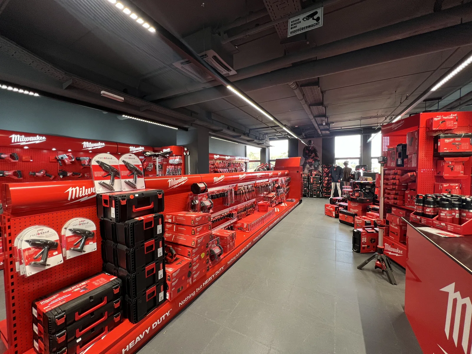 Milwaukee retail space with continuous technical lighting